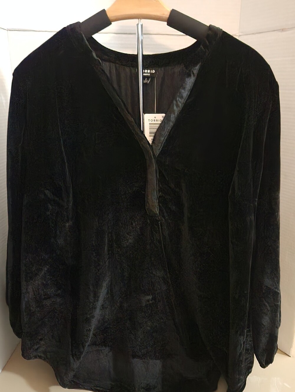 Torrid Black Velvet Harper Split-Neck Long Sleeve Blouse NWT